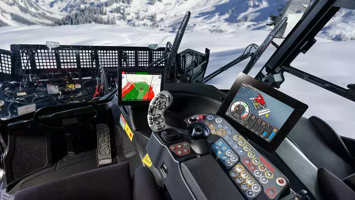 Habillage intérieur de qualité supérieure dans le cockpit du PistenBully 400