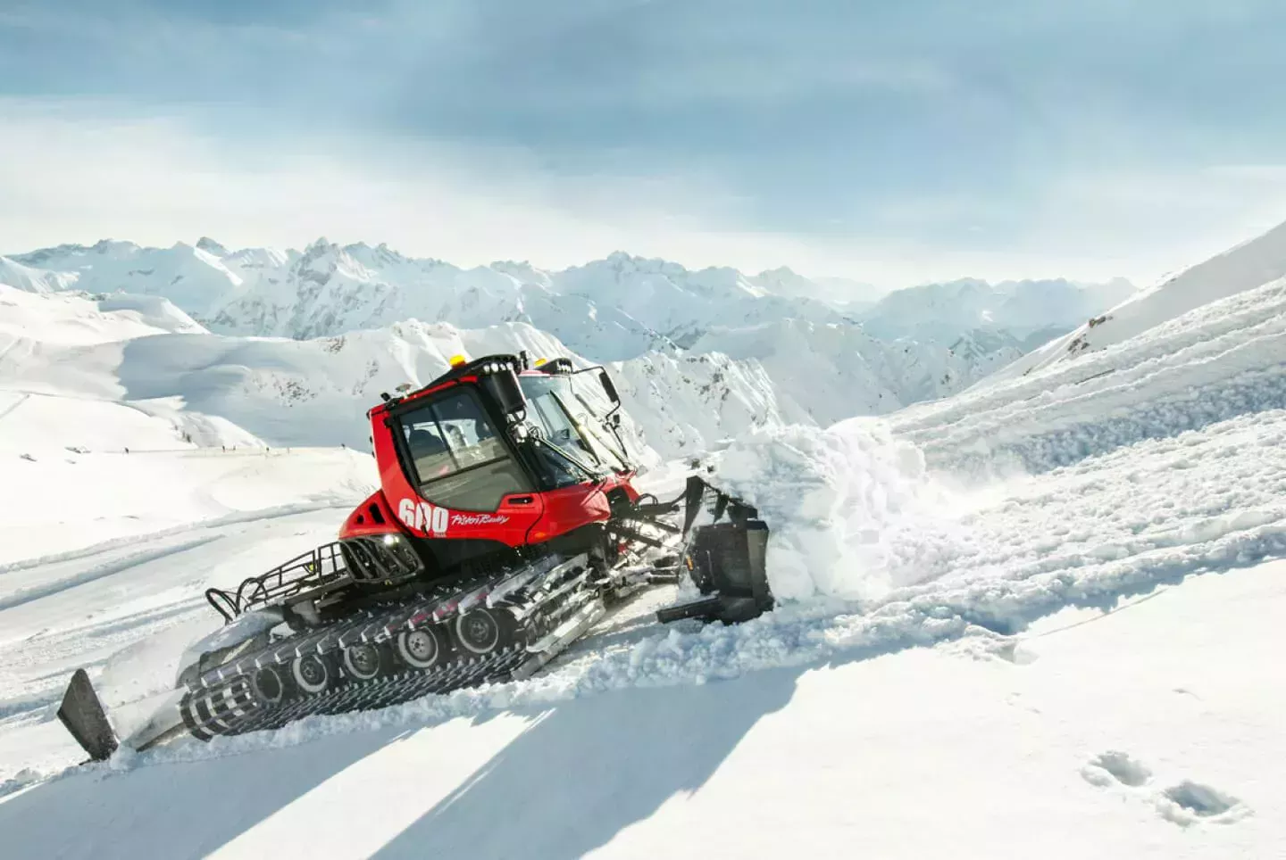 PistenBully 600 prépare les pistes.