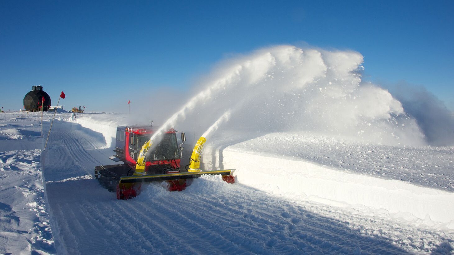 PistenBully Turbofresa frontsle in azione