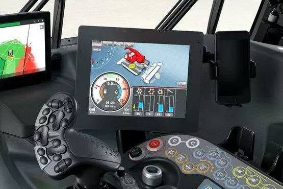 iTerminal in the cockpit of the PistenBully 800