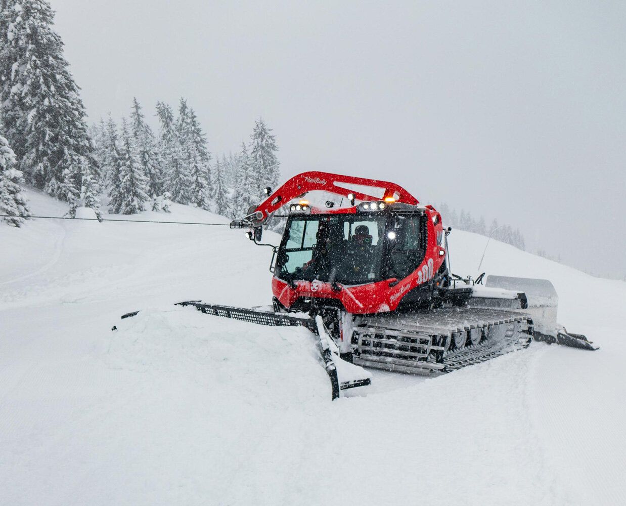 PistenBully 400 in action