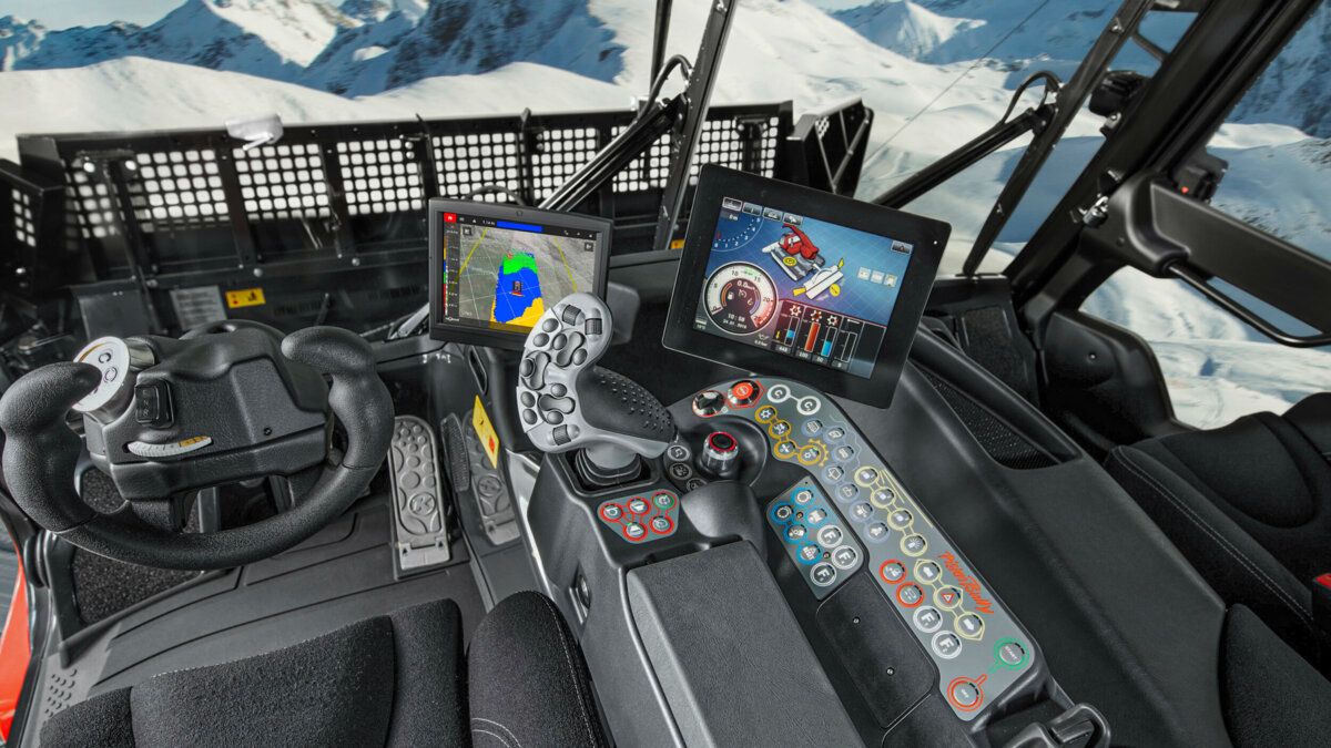 Die hochwertige Innenverkleidung des Cockpits des PistenBully 600.