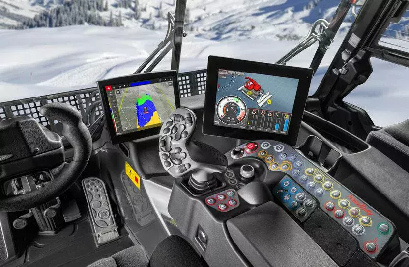 Die hochwertige Innenverkleidung im Cockpit des PistenBully 400