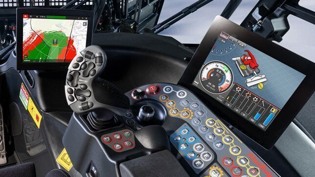 Control unit of the cockpit des PistenBully 400