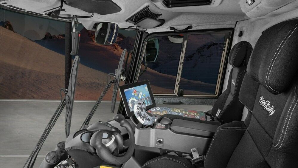 PistenBully 100 Cockpit