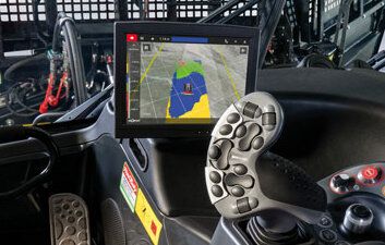 Der Joystick im Cockpit des PistenBully 400