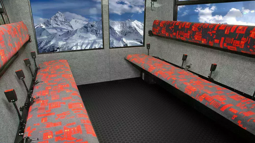 PistenBully Kabine für 10 Personen Innen PistenBully Kabine für 10 Personen, Innenansicht