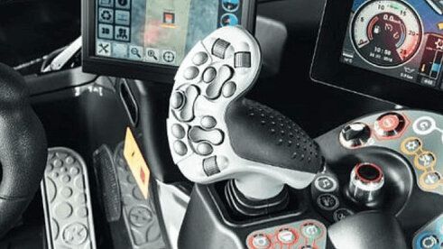 Il joystick nel cockpit del PistenBully 600 E+.