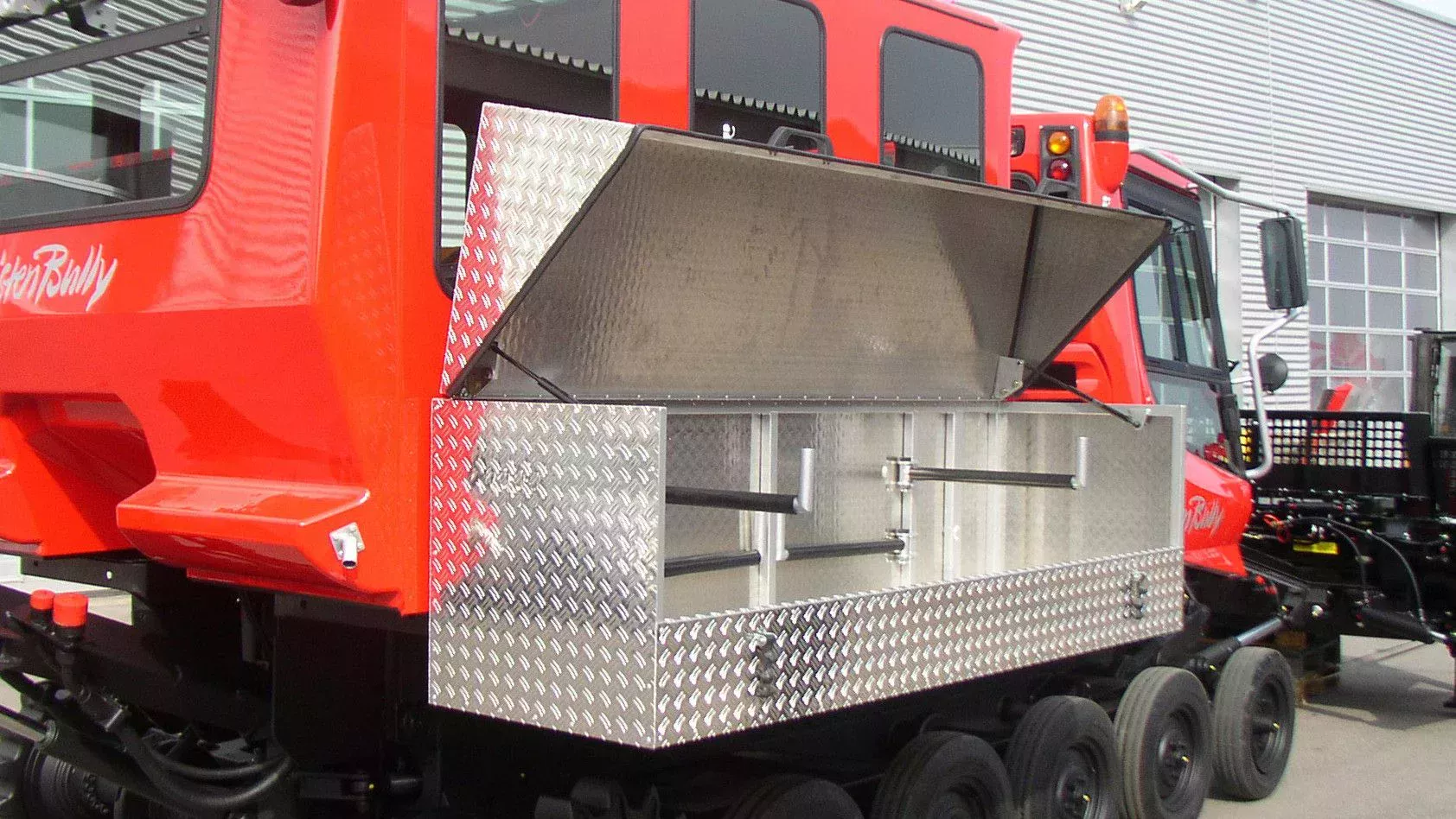 PistenBully ski box