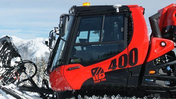 Driver's cab of PistenBully 400