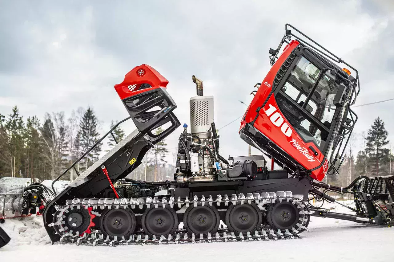 PistenBully 100 facelift side view