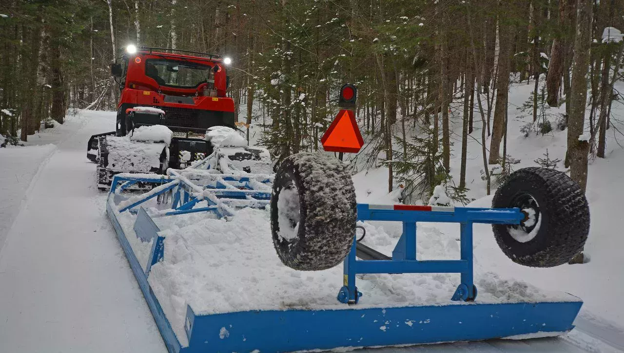 PistenBully 100 TrailPro back view