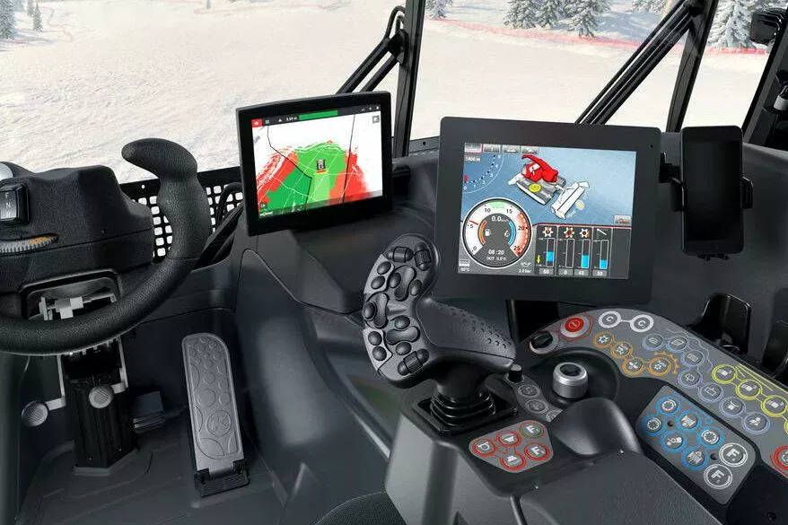 Die Bedieneinheit des Cockpits des PistenBully 800.