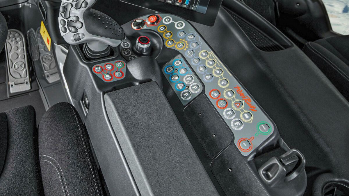 Die hochwertige Innenverkleidung im Cockpit des PistenBully 600 Park