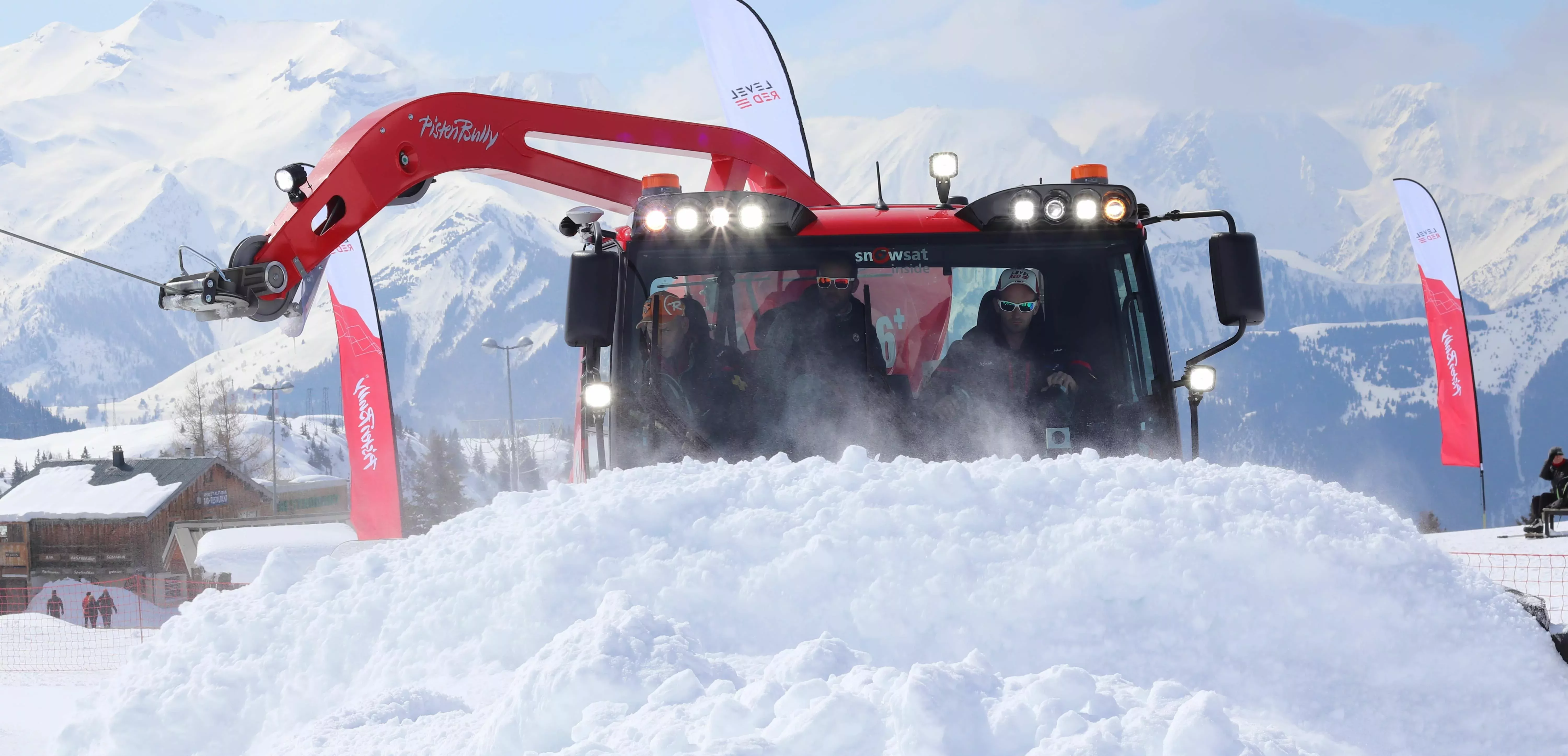 PistenBully 600 Polar winch: front with a lot of snow