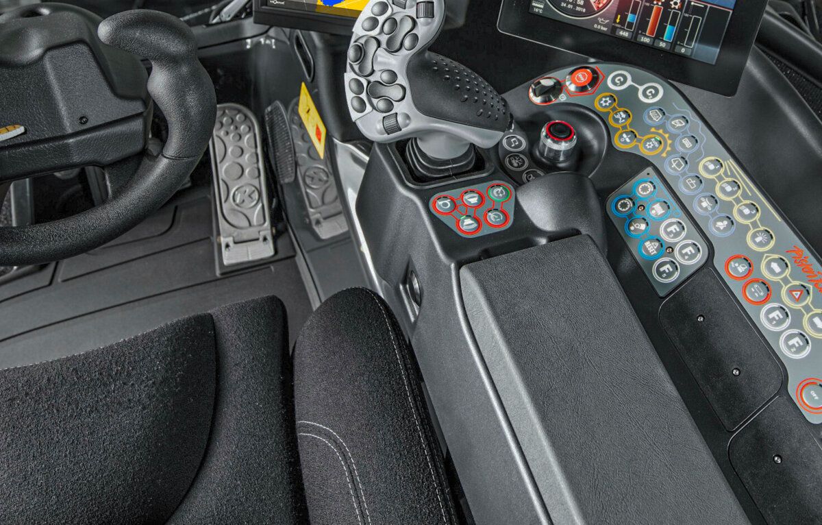 Die hochwertige Innenverkleidung im Cockpit des PistenBully 600 Polar W.