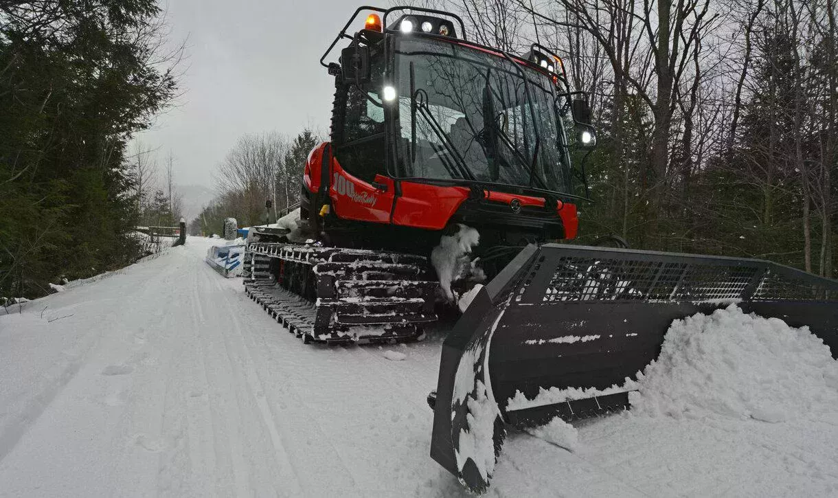 PistenBully 100 TrailPro front view