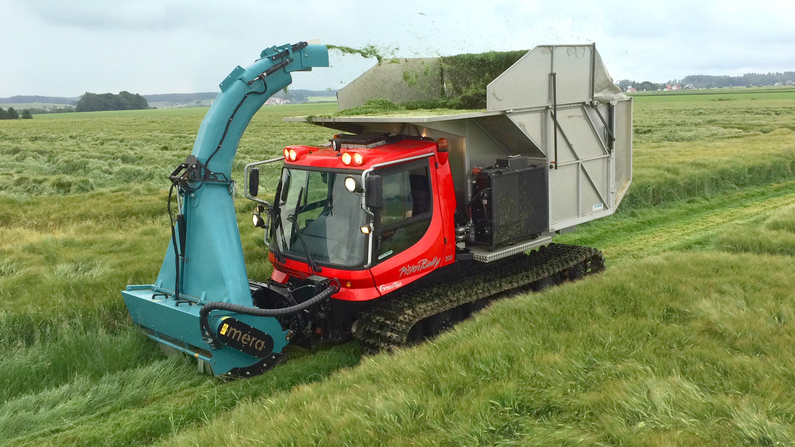 PistenBully 300 Polar GreenTech mowing and mulching