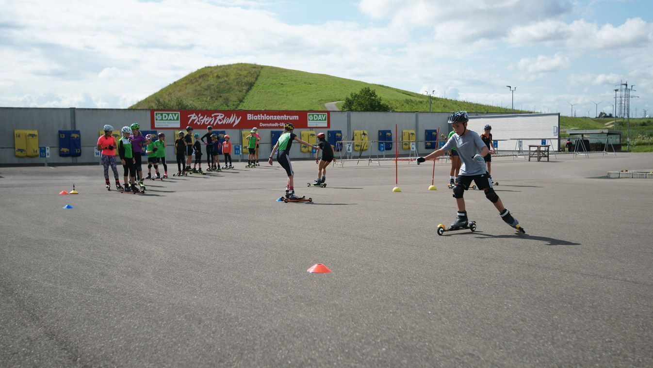 Die Kids im Geschicklichkeitsparcours