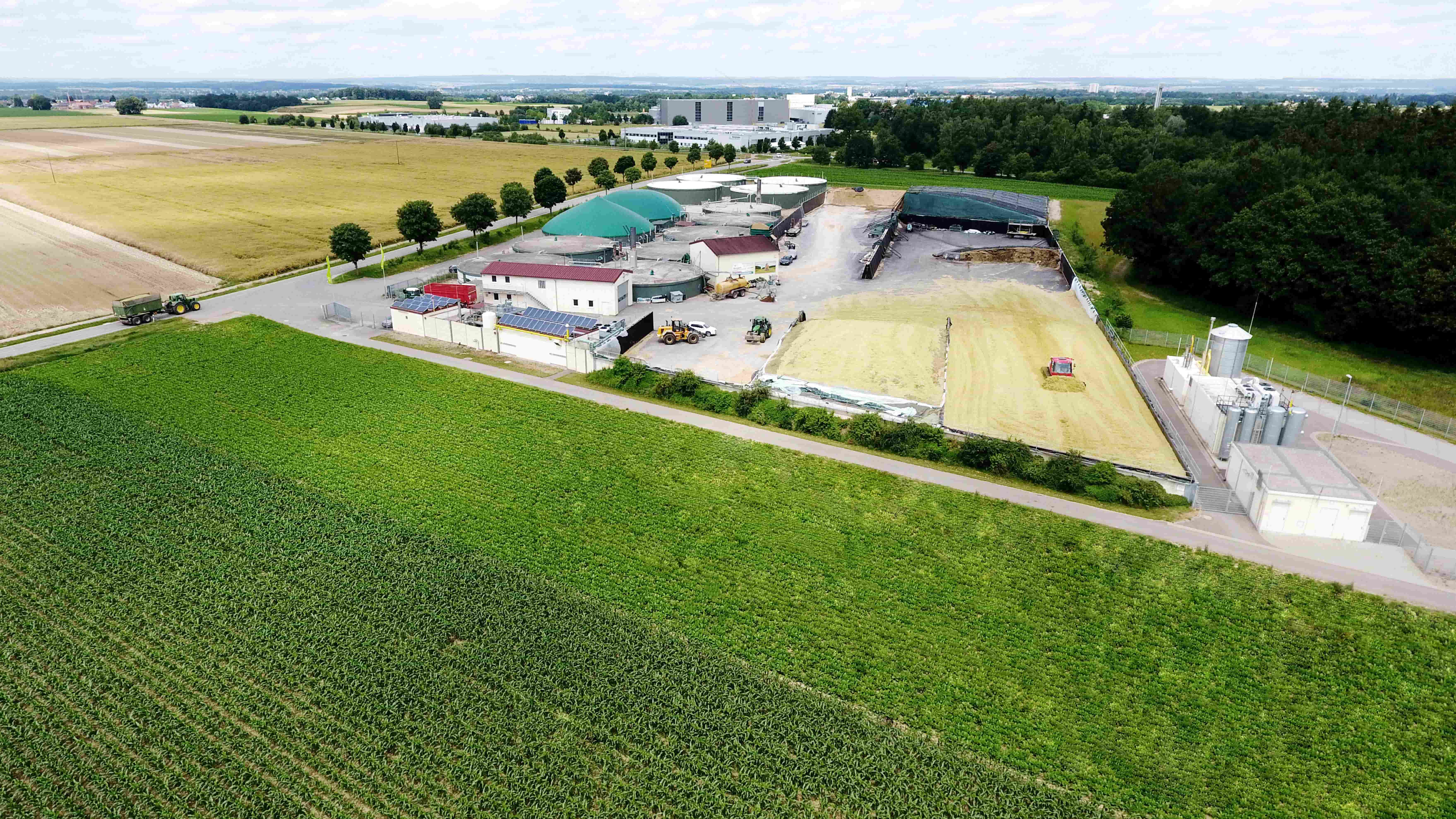 PistenBully 600 Polar GreenTech bei der Silage-Einbringung.