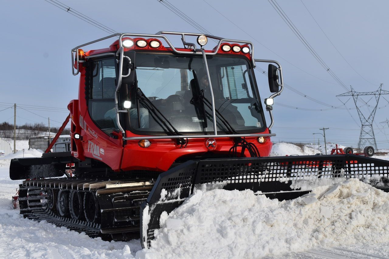 PistenBully 400 from the front