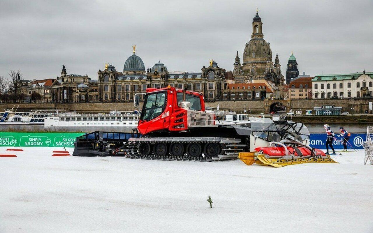 PistenBully am Elbufer in Dresden