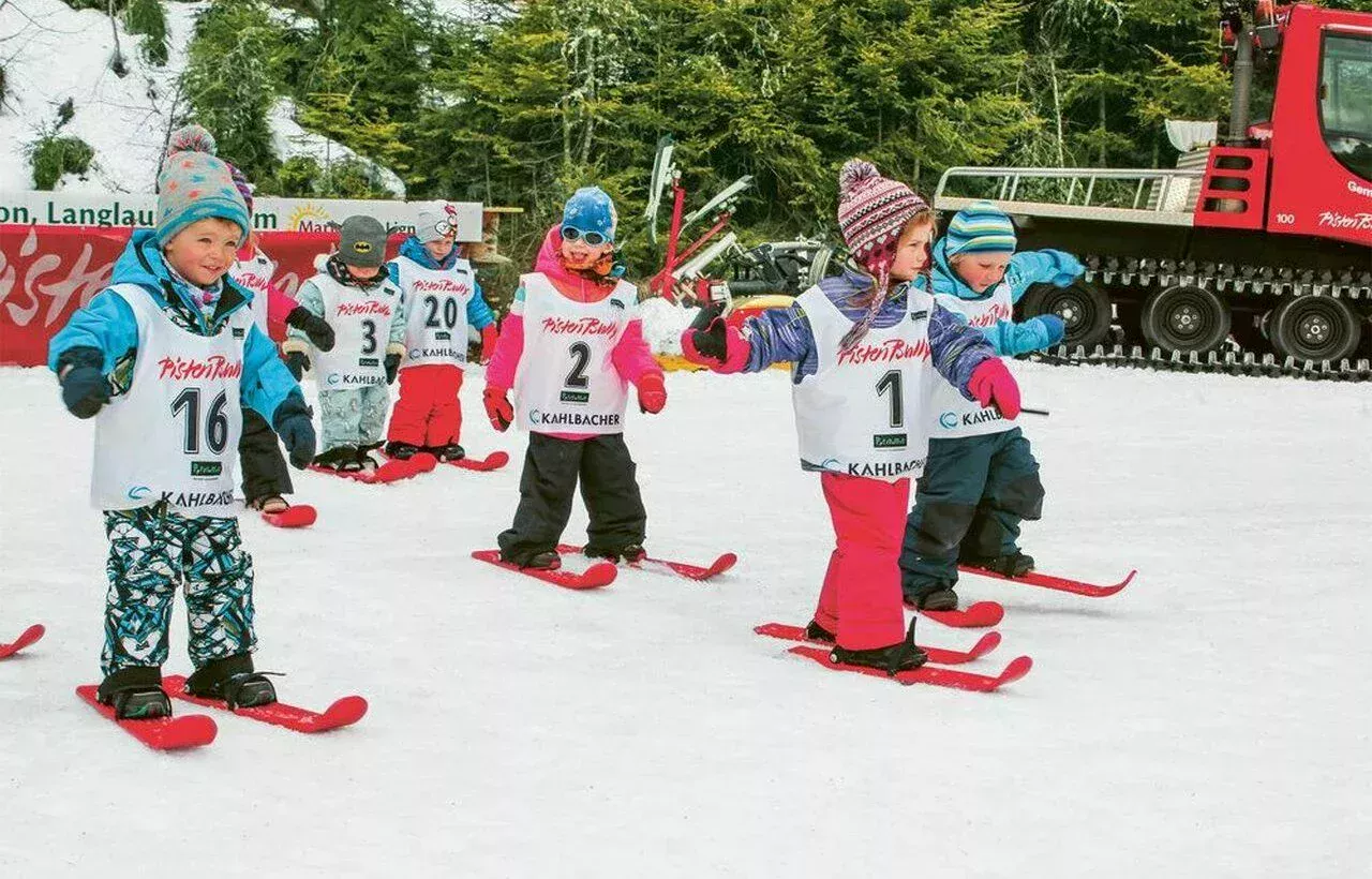 The first experiences with the mini-ski are great fun for all!