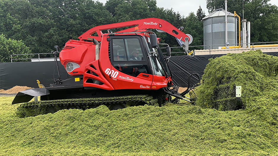 The new PistenBully 600 Polar GreenTech is the first model with winch.