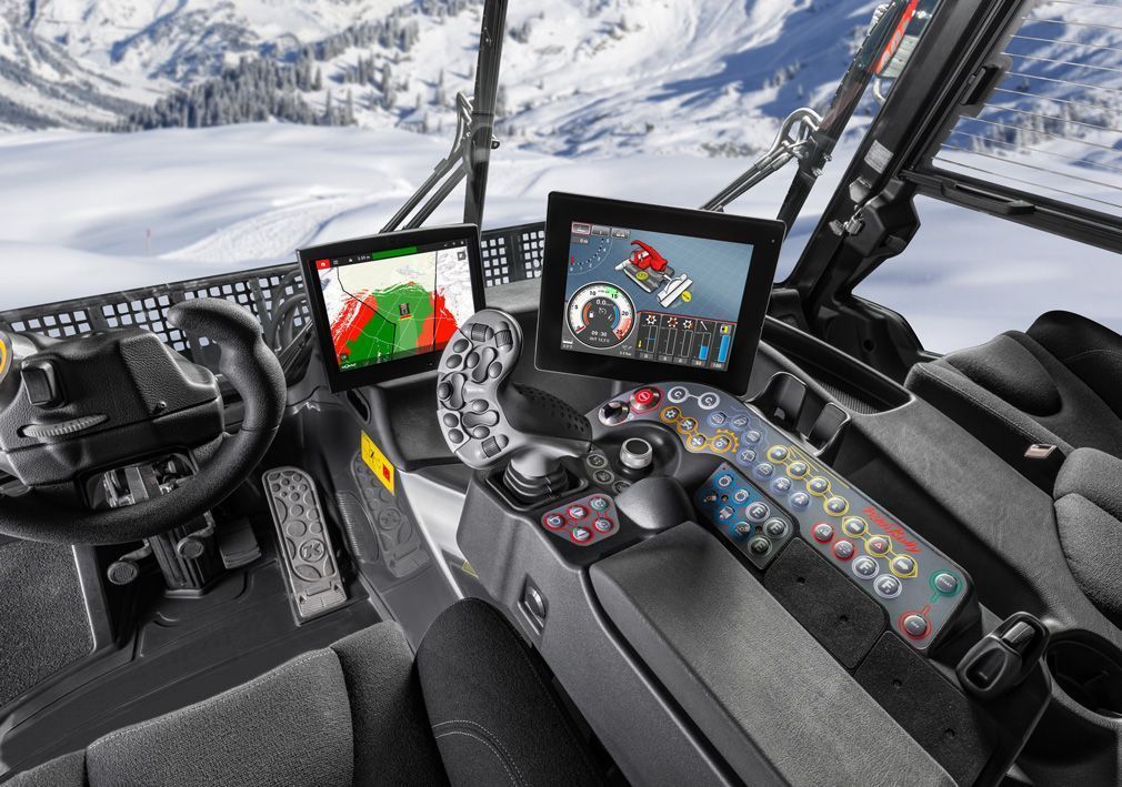 The innovative cockpit of the PistenBully 400