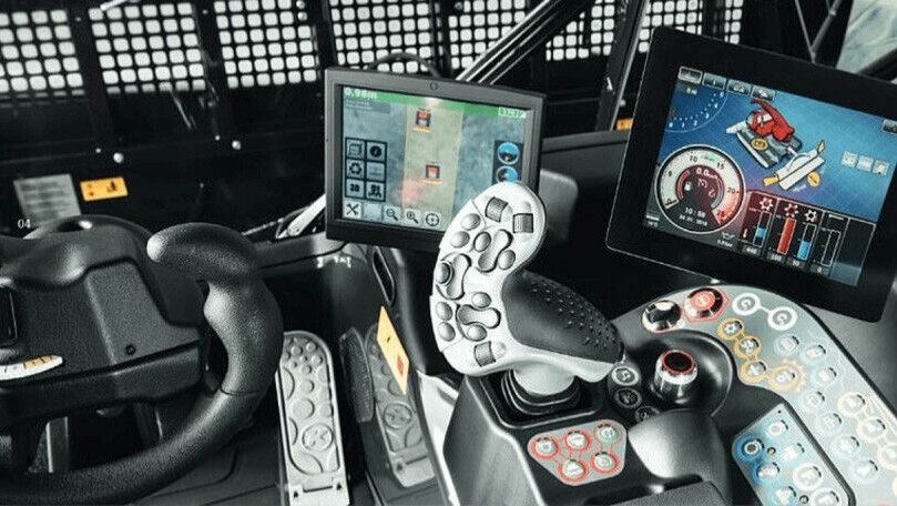 The iTerminal in the cockpit of the PistenBully 600.