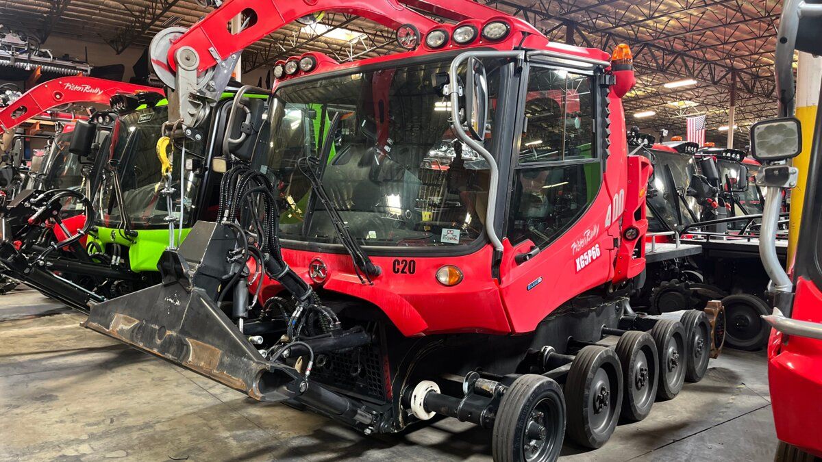 A PistenBully 400 ParkPro for sale in Sierra Region.